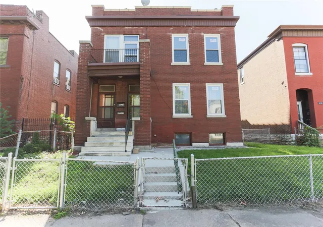 Multi Family at 6726 Vermont Ave, Saint Louis, MO 63111 | MLS# MIS18072444 | | Sold on 2018-10-17