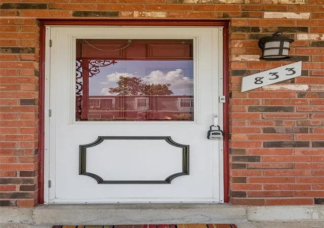 Photo 1 of Townhouse at 833 Dumont Pl, Saint Louis, MO 63125 | MLS# MIS18075477 | | Sold on 2019-01-11