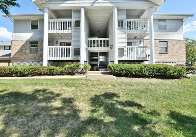 1st image of 667 S Kirkwood Rd #202, Saint Louis, MO 63122 | MLS# MIS18080410