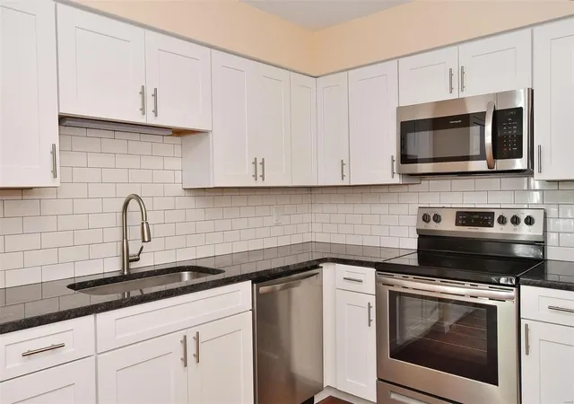 2nd image of 667 S Kirkwood Rd #202, Saint Louis, MO 63122 | MLS# MIS18080410