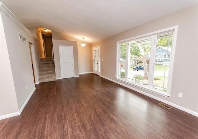 Photo 2 of Single Family Residence at 12 Pyrenees Dr, Lake Saint Louis, MO 63367 | MLS# MIS18086066 | | Sold on 2018-11-30
