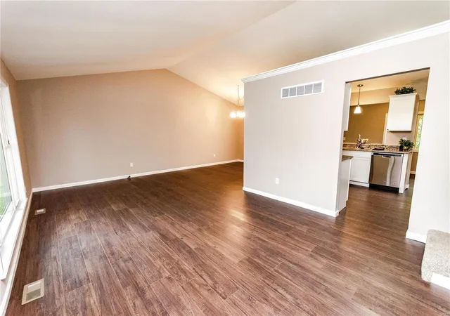 Photo 3 of Single Family Residence at 12 Pyrenees Dr, Lake Saint Louis, MO 63367 | MLS# MIS18086066 | | Sold on 2018-11-30