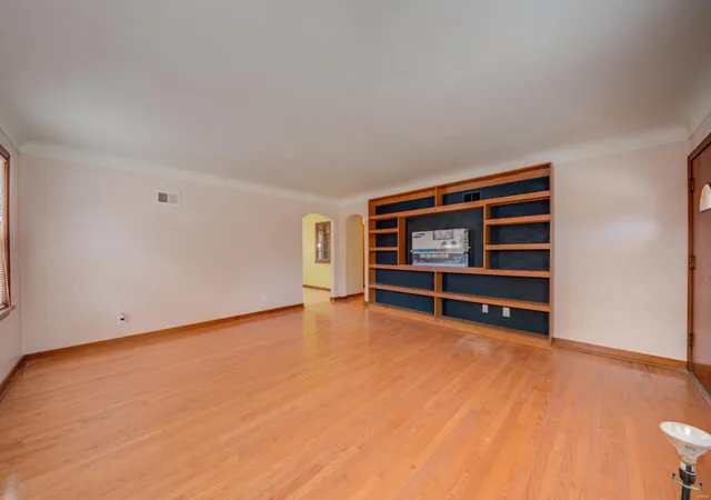 3rd image of 306 Roberta Ave, Saint Louis, MO 63135 | MLS# MIS18090127