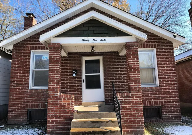 Single Family Residence at 2160 Edmund Ave, Saint Louis, MO 63121 | MLS# MIS19003173 | | Sold on 2019-02-15