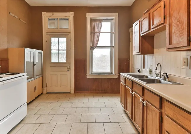 Photo 2 of Multi Family at 1956 Withnell Ave, Saint Louis, MO 63118 | MLS# MIS19007595 | | Sold on 2019-05-02