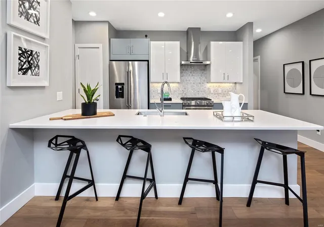 Photo 2 of Condominium at 6340 Clayton Rd #106, Saint Louis, MO 63117 | MLS# MIS19009318 | | Sold on 2019-04-15