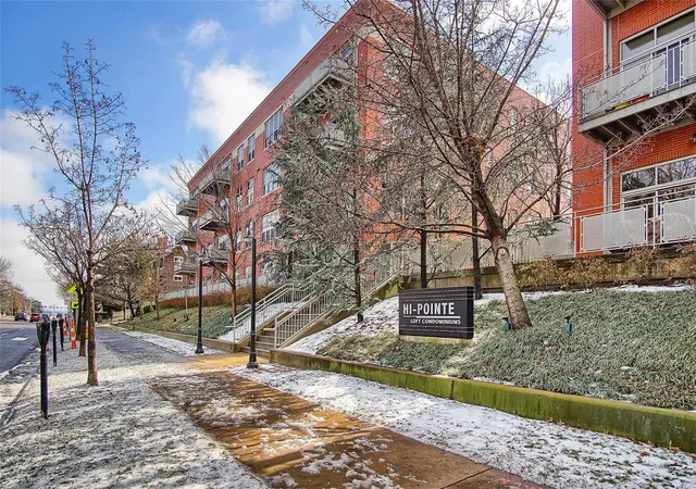 Photo 1 of Condominium at 6340 Clayton Rd #105, Saint Louis, MO 63117 | MLS# MIS19010327 | | Sold on 2019-04-22