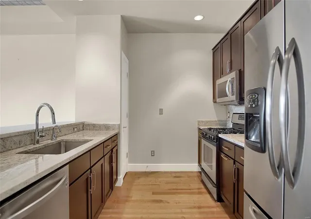 Photo 5 of Condominium at 6340 Clayton Rd #105, Saint Louis, MO 63117 | MLS# MIS19010327 | | Sold on 2019-04-22