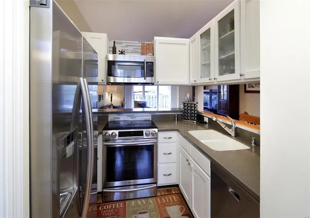 Photo 4 of Townhouse at 4343 Laclede Ave #G, Saint Louis, MO 63108 | MLS# MIS19023523 |  | Sold on 2019-06-24