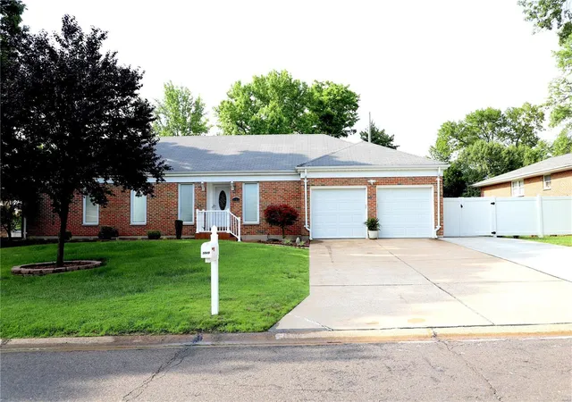 1st image of 5849 Oak Branch Dr, Saint Louis, MO 63128 | MLS# MIS19045630