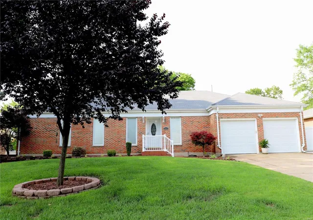 4th image of 5849 Oak Branch Dr, Saint Louis, MO 63128 | MLS# MIS19045630