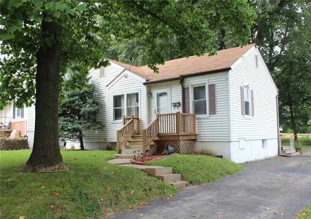 Photo 1 of Single Family Residence at 3717 Saint Bridget Ln, Saint Ann, MO 63074 | MLS# MIS19062592 | | Sold on 2019-09-27