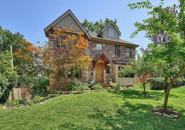 1st image of 7902 Teasdale Ave, Saint Louis, MO 63130 | MLS# MIS19070402