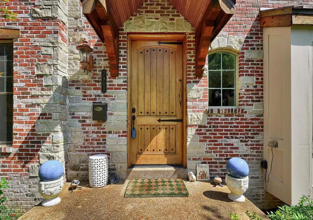 2nd image of 7902 Teasdale Ave, Saint Louis, MO 63130 | MLS# MIS19070402