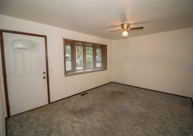 Photo 1 of Single Family Residence at 10320 Meath Dr, Saint Louis, MO 63123 | MLS# MIS19076378 | | Sold on 2019-12-05