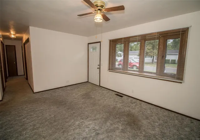 Photo 2 of Single Family Residence at 10320 Meath Dr, Saint Louis, MO 63123 | MLS# MIS19076378 | | Sold on 2019-12-05