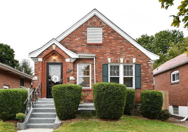 Single Family Residence at 5442 Robert Ave, Saint Louis, MO 63109 | MLS# MIS19076489 | | Sold on 2019-10-30