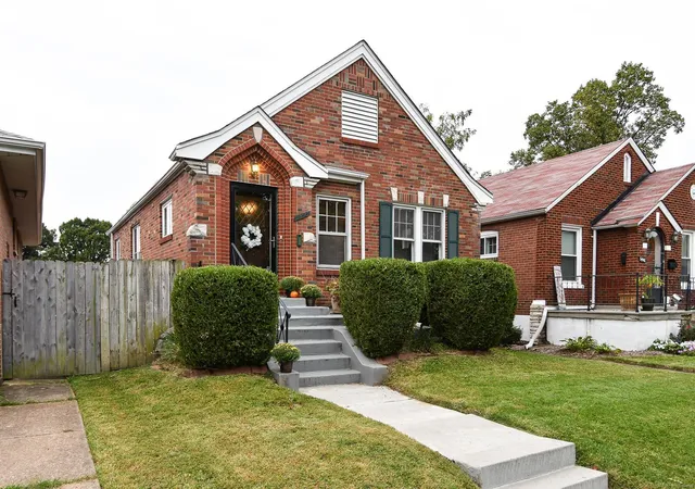 Photo 3 of Single Family Residence at 5442 Robert Ave, Saint Louis, MO 63109 | MLS# MIS19076489 | | Sold on 2019-10-30