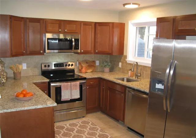 Photo 2 of Single Family Residence at 1316 Clearview Dr, Saint Charles, MO 63303 | MLS# MIS19083997 | | Sold on 2020-03-24