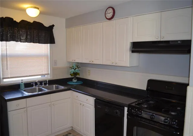 Photo 3 of Single Family Residence at 611 Marshfield Dr, Saint Louis, MO 63137 | MLS# MIS19084245 | | Sold on 2020-06-19