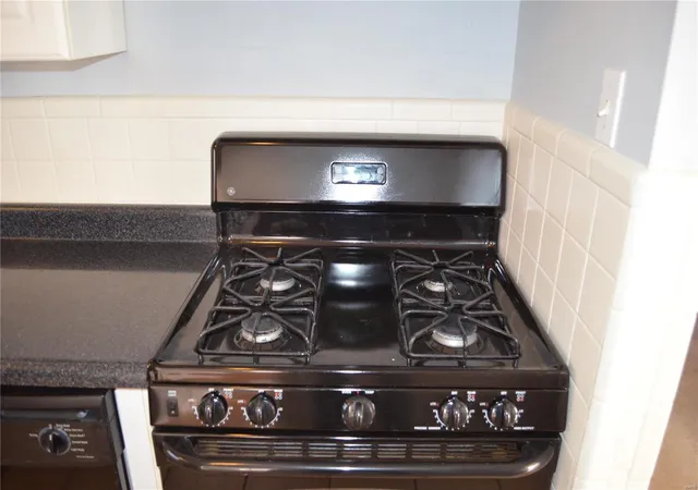 Photo 4 of Single Family Residence at 611 Marshfield Dr, Saint Louis, MO 63137 | MLS# MIS19084245 | | Sold on 2020-06-19