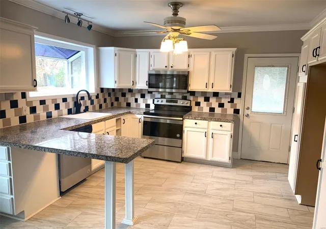 Photo 2 of Single Family Residence at 7529 Weaver Ave, Saint Louis, MO 63143 | MLS# MIS19086378 | | Sold on 2020-02-07