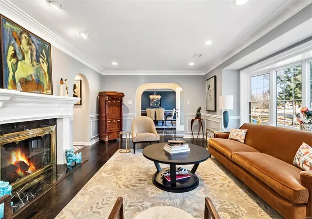 Photo 5 of Single Family Residence at 14 Scarsdale Ln, Saint Louis, MO 63117 | MLS# MIS20001359 | | Sold on 2020-03-04