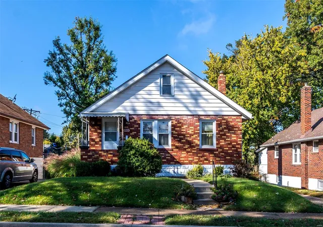Single Family Residence at 3519 Roy Ave, Saint Louis, MO 63114 | MLS# MIS20006097 | | Sold on 2020-03-13