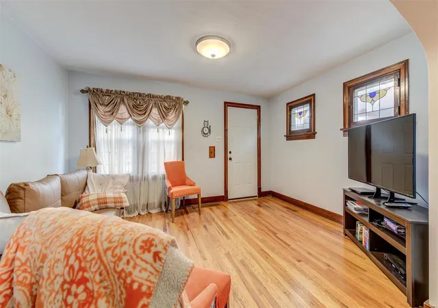 Photo 2 of Single Family Residence at 3519 Roy Ave, Saint Louis, MO 63114 | MLS# MIS20006097 | | Sold on 2020-03-13