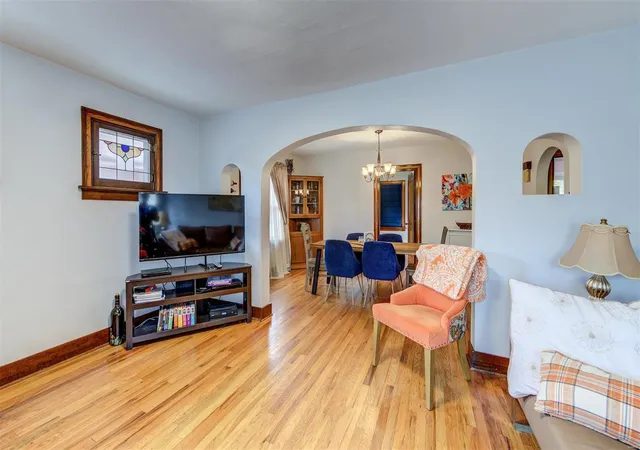 Photo 3 of Single Family Residence at 3519 Roy Ave, Saint Louis, MO 63114 | MLS# MIS20006097 | | Sold on 2020-03-13