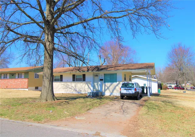3rd image of 533 Banavie Dr, Saint Louis, MO 63137 | MLS# MIS20016588