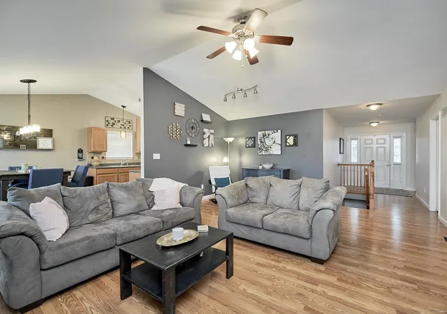 3rd image of 1970 Briarfield Dr, Lake Saint Louis, MO 63367 | MLS# MIS20017892