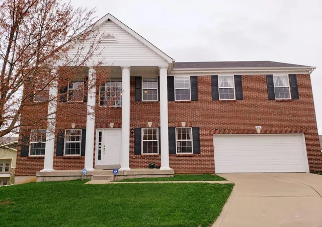 Photo 1 of Single Family Residence at 26 N Brighton Park Ct, Saint Charles, MO 63303 | MLS# MIS20022291 | | Sold on 2020-07-31