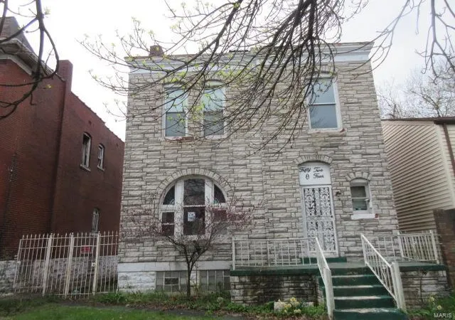 Single Family Residence at 5204 Ridge Ave, Saint Louis, MO 63113 | MLS# MIS20023040 |  | Sold on 2020-04-29