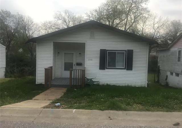 Photo 1 of Single Family Residence at 2918 Hammond Ave, Saint Louis, MO 63121 | MLS# MIS20023169 | | Sold on 2020-08-28