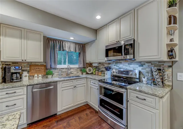 Photo 1 of Single Family Residence at 303 Whispering Woods Dr, Saint Peters, MO 63304 | MLS# MIS20033053 | | Sold on 2020-07-01