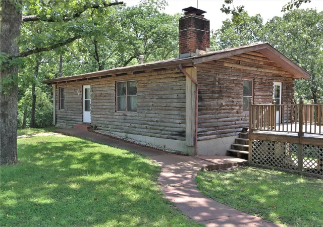Photo 1 of Single Family Residence at 11984 Sioux Point Dr, Sainte Genevieve, MO 63670 | MLS# MIS20038839 |  | Sold on 2020-08-21
