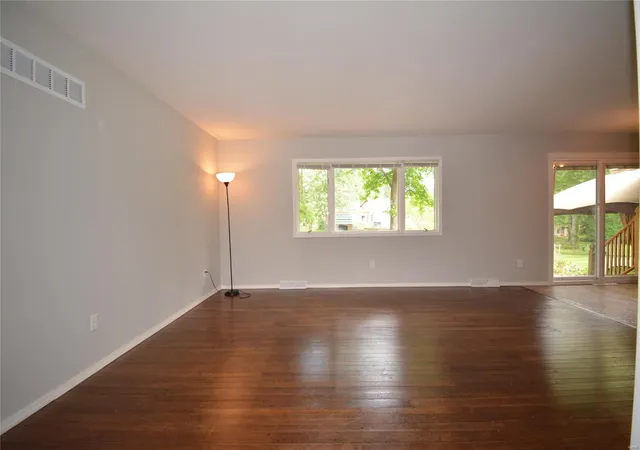 Photo 2 of Single Family Residence at 72 Champagne Dr, Lake Saint Louis, MO 63367 | MLS# MIS20043019 |  | Sold on 2020-08-20