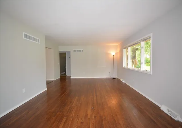 Photo 3 of Single Family Residence at 72 Champagne Dr, Lake Saint Louis, MO 63367 | MLS# MIS20043019 |  | Sold on 2020-08-20