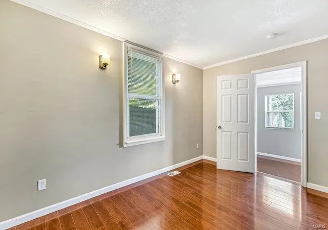 Photo 4 of Single Family Residence at 230 Kayser Ave, Saint Louis, MO 63125 | MLS# MIS20044806 | | Sold on 2020-10-08