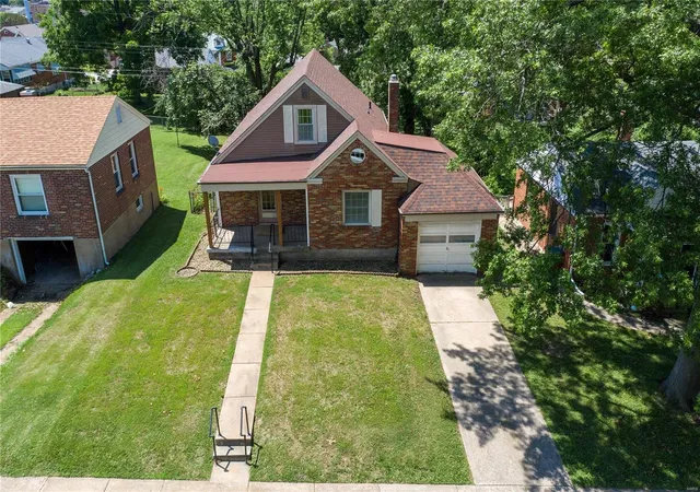 Single Family Residence at 608 Ellwine Dr, Saint Louis, MO 63125 | MLS# MIS20047009 | | Sold on 2020-09-30