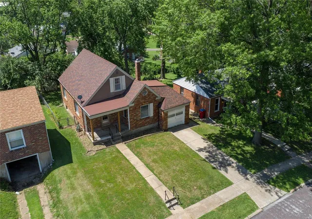 Photo 1 of Single Family Residence at 608 Ellwine Dr, Saint Louis, MO 63125 | MLS# MIS20047009 | | Sold on 2020-09-30