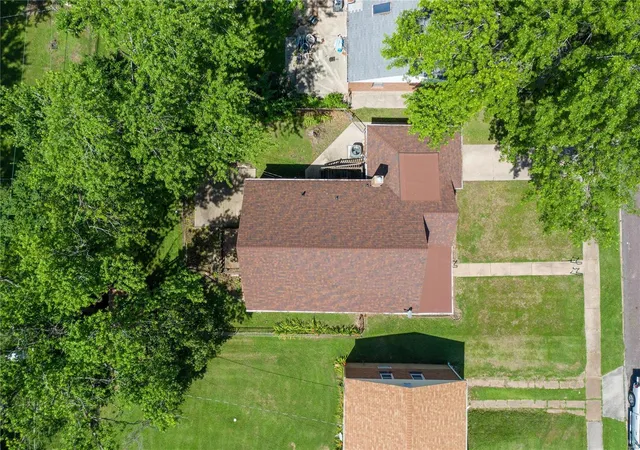 Photo 3 of Single Family Residence at 608 Ellwine Dr, Saint Louis, MO 63125 | MLS# MIS20047009 | | Sold on 2020-09-30