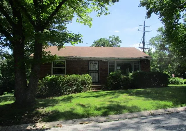 Single Family Residence at 4300 Nelson Dr, Saint Louis, MO 63121 | MLS# MIS20051974 | | Sold on 2020-09-25