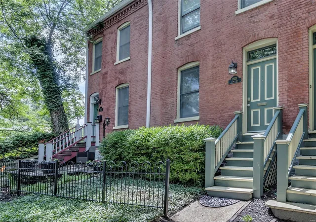 Townhouse at 2823 Lemp Ave, Saint Louis, MO 63118 | MLS# MIS20053402 | | Sold on 2020-09-10
