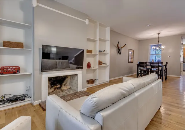 Photo 2 of Townhouse at 2823 Lemp Ave, Saint Louis, MO 63118 | MLS# MIS20053402 | | Sold on 2020-09-10