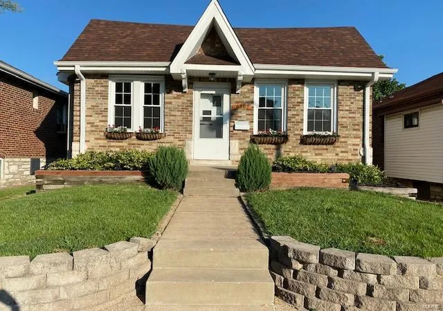 1st image of 6805 Parkwood Pl, Saint Louis, MO 63116 | MLS# MIS20062740