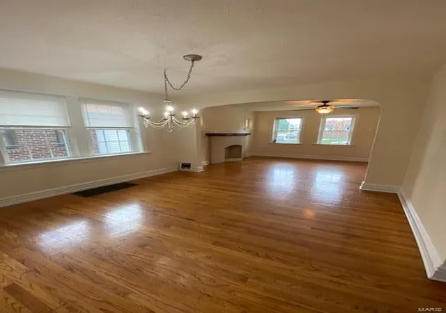3rd image of 6805 Parkwood Pl, Saint Louis, MO 63116 | MLS# MIS20062740