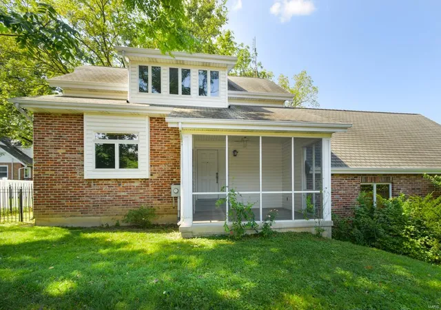 Single Family Residence at 341 S Laclede Station Rd, Saint Louis, MO 63119 | MLS# MIS20063349 |  | Sold on 2020-10-29