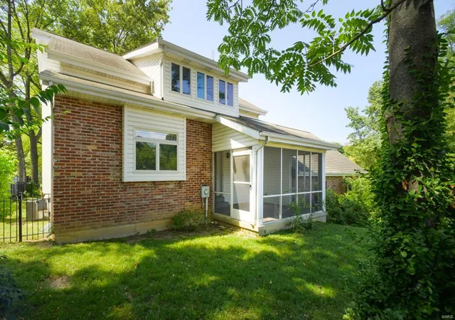 Photo 1 of Single Family Residence at 341 S Laclede Station Rd, Saint Louis, MO 63119 | MLS# MIS20063349 |  | Sold on 2020-10-29